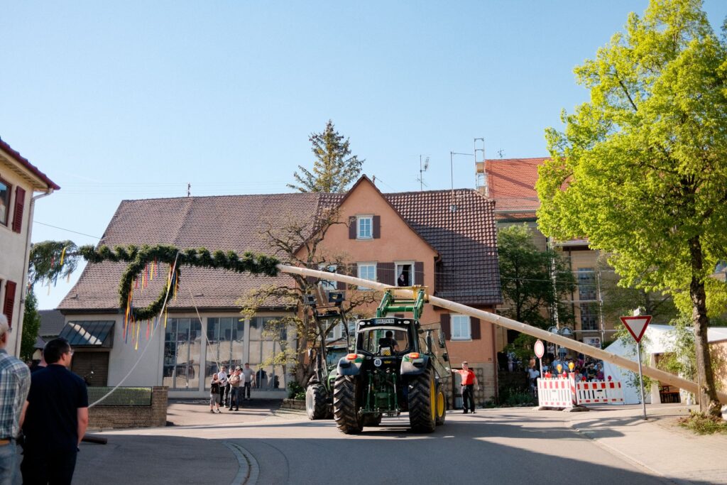Maibaum Aufstellen Sulzdorf 2025 1